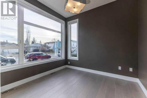 2012 22 Avenue Nw, Calgary, AB - Indoor Photo Showing Other Room