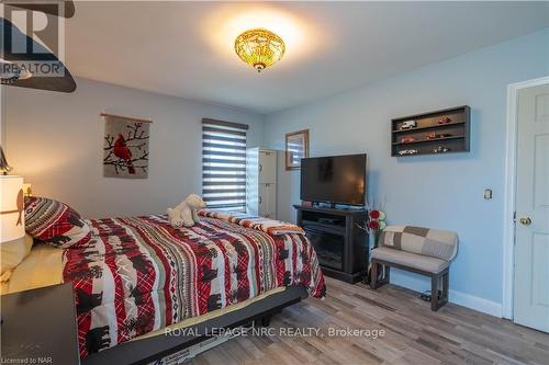 1291 Niagara Parkway, Fort Erie (332 - Central), ON - Indoor Photo Showing Bedroom