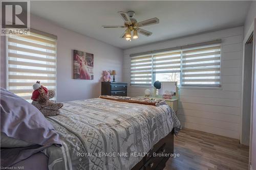 1291 Niagara Parkway, Fort Erie (332 - Central), ON - Indoor Photo Showing Bedroom