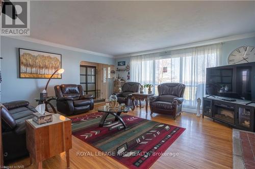 1291 Niagara Parkway, Fort Erie (332 - Central), ON - Indoor Photo Showing Living Room