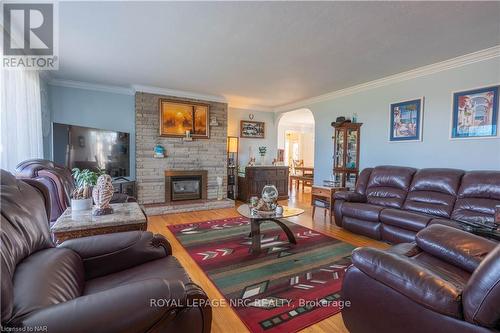 1291 Niagara Parkway, Fort Erie (332 - Central), ON - Indoor Photo Showing Living Room With Fireplace