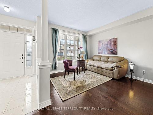 340 Williamson Rd, Markham, ON - Indoor Photo Showing Living Room