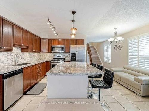 5015 Dubonet Dr, Mississauga, ON - Indoor Photo Showing Kitchen With Upgraded Kitchen