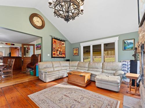 2651 Forks Of The Credit Rd, Caledon, ON - Indoor Photo Showing Living Room