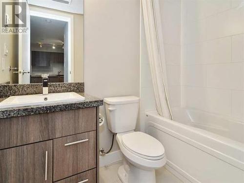 216 12075 Edge Street, Maple Ridge, BC - Indoor Photo Showing Bathroom