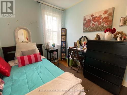 133 Lavinia Street, Fort Erie (332 - Central), ON - Indoor Photo Showing Bedroom