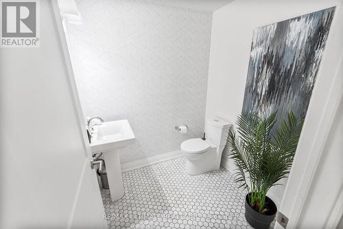 11 - 100 Coxwell Avenue, Toronto, ON - Indoor Photo Showing Bathroom