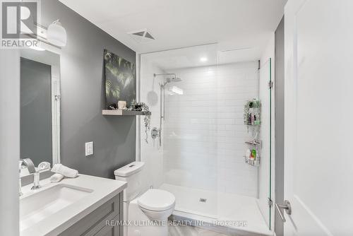 11 - 100 Coxwell Avenue, Toronto, ON - Indoor Photo Showing Bathroom