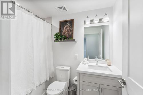 11 - 100 Coxwell Avenue, Toronto, ON - Indoor Photo Showing Bathroom