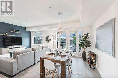 11 - 100 Coxwell Avenue, Toronto, ON - Indoor Photo Showing Living Room