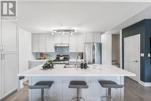 11 - 100 Coxwell Avenue, Toronto, ON - Indoor Photo Showing Kitchen With Upgraded Kitchen