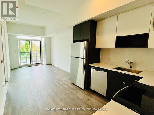 204 - 202 Burnhamthorpe Road E, Mississauga, ON - Indoor Photo Showing Kitchen