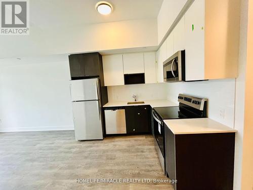 204 - 202 Burnhamthorpe Road E, Mississauga, ON - Indoor Photo Showing Kitchen With Stainless Steel Kitchen