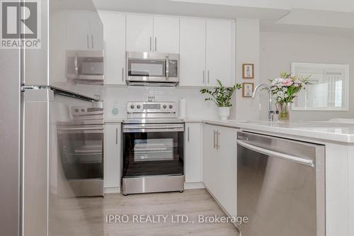 318 - 128 Grovewood Common, Oakville, ON - Indoor Photo Showing Kitchen With Upgraded Kitchen