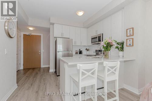 318 - 128 Grovewood Common, Oakville, ON - Indoor Photo Showing Kitchen With Upgraded Kitchen