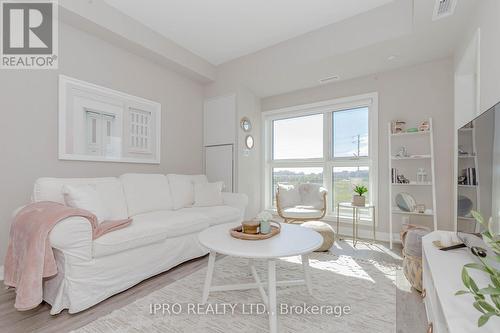 318 - 128 Grovewood Common, Oakville, ON - Indoor Photo Showing Living Room