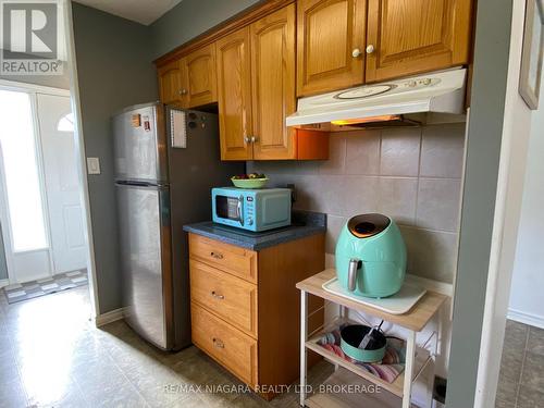 415 Washington Road, Fort Erie (334 - Crescent Park), ON - Indoor Photo Showing Kitchen