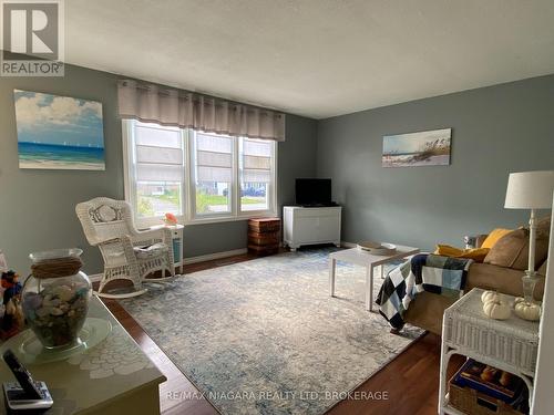 415 Washington Road, Fort Erie (334 - Crescent Park), ON - Indoor Photo Showing Other Room