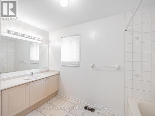 Main&2 - 3067 Cabano Crescent S, Mississauga, ON - Indoor Photo Showing Bathroom