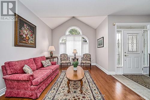 9 Oakside Drive, Uxbridge, ON - Indoor Photo Showing Living Room