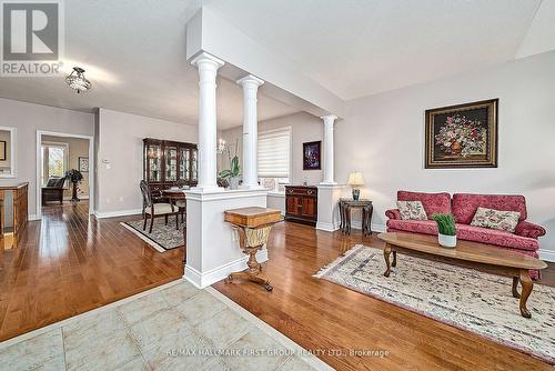 9 Oakside Drive, Uxbridge, ON - Indoor Photo Showing Living Room