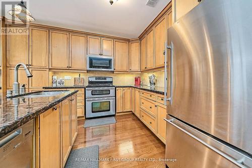 9 Oakside Drive, Uxbridge, ON - Indoor Photo Showing Kitchen With Double Sink