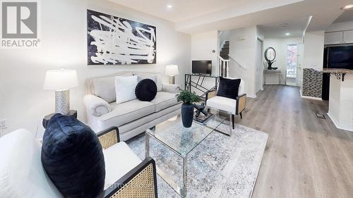 8 King William Court, Cambridge, ON - Indoor Photo Showing Living Room