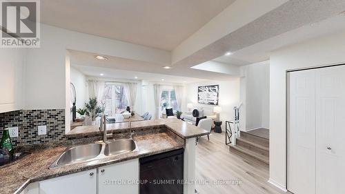 8 King William Court, Cambridge, ON - Indoor Photo Showing Kitchen With Double Sink