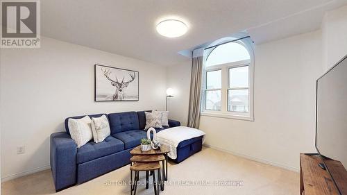 8 King William Court, Cambridge, ON - Indoor Photo Showing Living Room