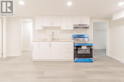 121 Laurentian Drive N, London, ON - Indoor Photo Showing Kitchen