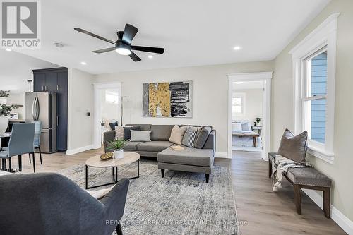 53 Jane Street, Haldimand, ON - Indoor Photo Showing Living Room