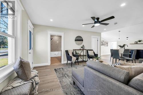 53 Jane Street, Haldimand, ON - Indoor Photo Showing Living Room