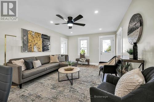 53 Jane Street, Haldimand, ON - Indoor Photo Showing Living Room