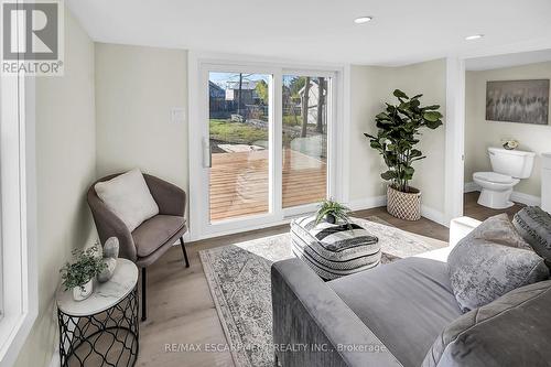 53 Jane Street, Haldimand, ON - Indoor Photo Showing Living Room