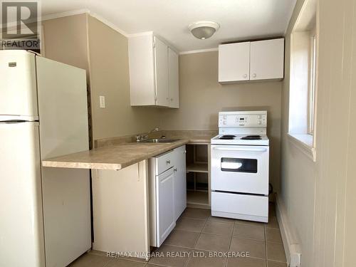 97 Queen Street, Fort Erie (332 - Central), ON - Indoor Photo Showing Kitchen