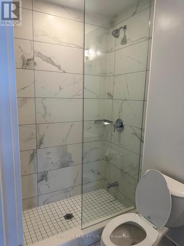 704 - 204 Burnhamthorpe Road E, Mississauga, ON - Indoor Photo Showing Bathroom