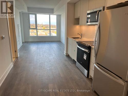 704 - 204 Burnhamthorpe Road E, Mississauga, ON - Indoor Photo Showing Kitchen