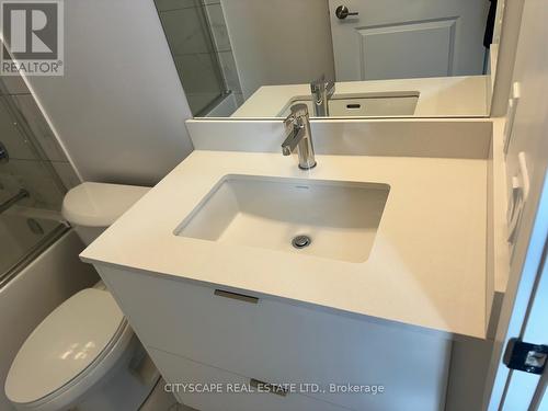 704 - 204 Burnhamthorpe Road E, Mississauga, ON - Indoor Photo Showing Bathroom