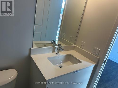 704 - 204 Burnhamthorpe Road E, Mississauga, ON - Indoor Photo Showing Bathroom