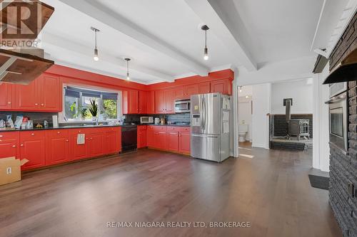 463 Niagara Boulevard, Fort Erie (332 - Central), ON - Indoor Photo Showing Kitchen With Double Sink