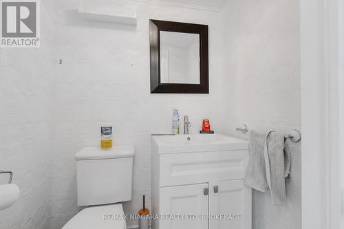 463 Niagara Boulevard, Fort Erie (332 - Central), ON - Indoor Photo Showing Bathroom