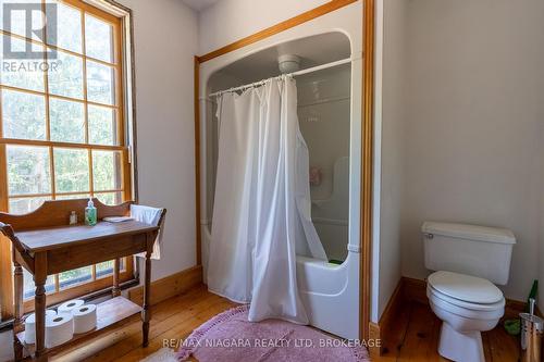 3079 Niagara Parkway, Fort Erie (327 - Black Creek), ON - Indoor Photo Showing Bathroom