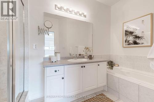 30 - 4241 Sarazen Drive, Burlington, ON - Indoor Photo Showing Bathroom