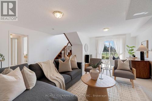 30 - 4241 Sarazen Drive, Burlington, ON - Indoor Photo Showing Living Room