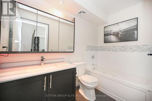 5 - 4070 Parkside Village Drive, Mississauga, ON - Indoor Photo Showing Bathroom