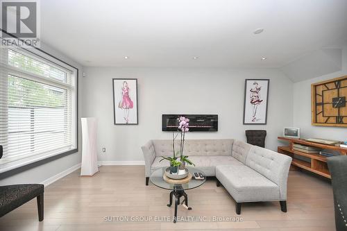 5 - 4070 Parkside Village Drive, Mississauga, ON - Indoor Photo Showing Living Room