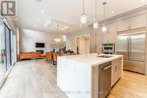 1345 Sheldon Avenue, Oakville, ON - Indoor Photo Showing Kitchen With Upgraded Kitchen