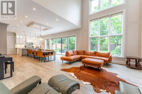 1345 Sheldon Avenue, Oakville, ON - Indoor Photo Showing Living Room