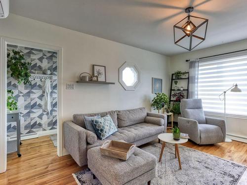 Salon - 1400 123E Rue, Shawinigan, QC - Indoor Photo Showing Living Room