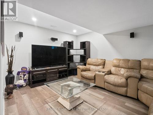 45 - 340 Prospect Point Road N, Fort Erie (335 - Ridgeway), ON - Indoor Photo Showing Living Room